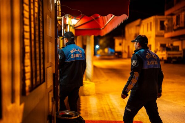 Zabıta Ekipleri Günün Erken Saatlerinde Sahaya İndi