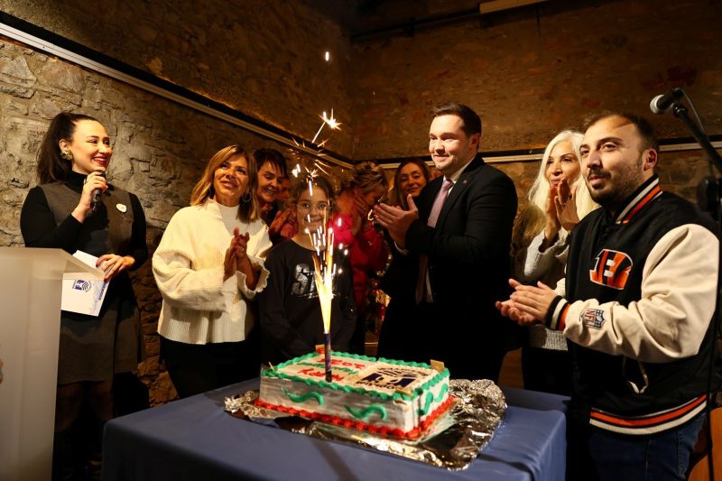 Müzik ve Eğlence Dolu Yeni Yıl Kokteyli