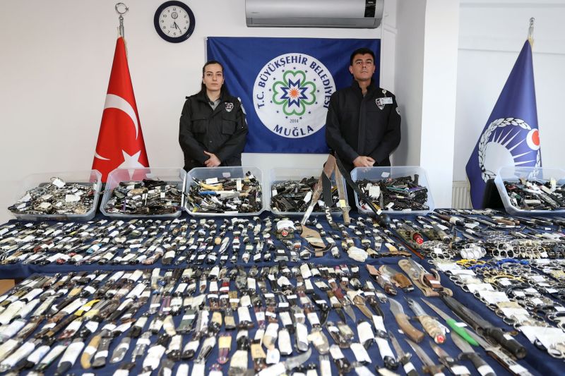 Büyükşehir’den Otogarlarda Sıkı Güvenlik: 2 Bin 520 Kesici Alet Ele Geçirildi