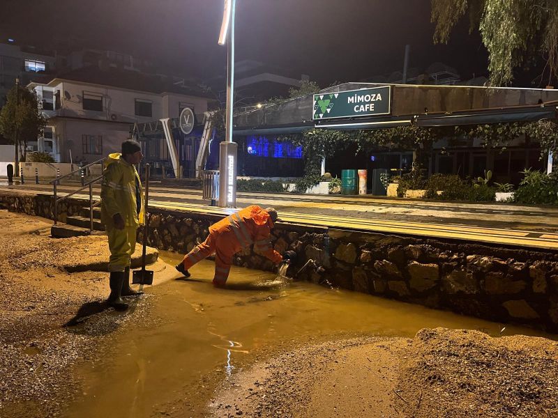 Milas Belediyesi Ekipleri Gece Boyunca Alandaydı