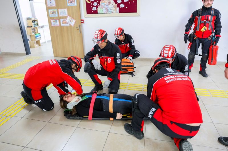 Deprem Haftası Kapsamında Okullarda Tatbikat Yapıldı