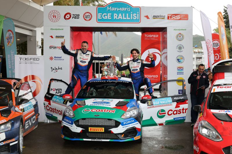 Marmaris’te Yağmur Altında Zafer