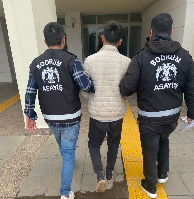 Başkasına Ait Kartları İzinsiz Kullandı, Tutuklandı