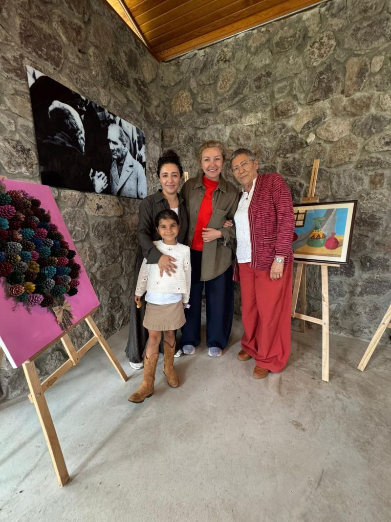 Minik Sanatçı Kumsal Lina’dan İlk Sergi