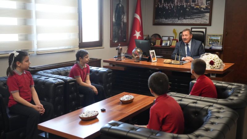 Başkanlık Koltuğuna Mehmet Emir Yiğit Oturdu