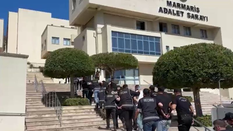 1’i Kırmızı Bültenle Aranan 13 Şüpheli Şahıs Yakalandı