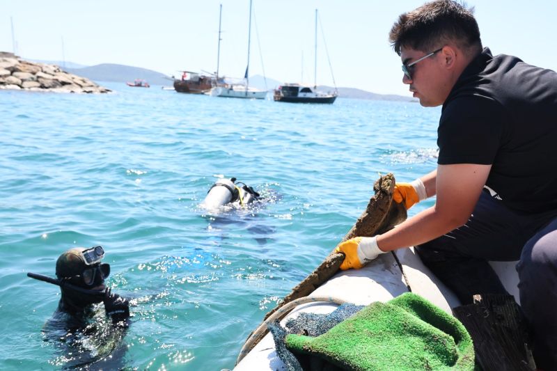 Deniz Dibi Temizliği Yahşi’de Devam Etti
