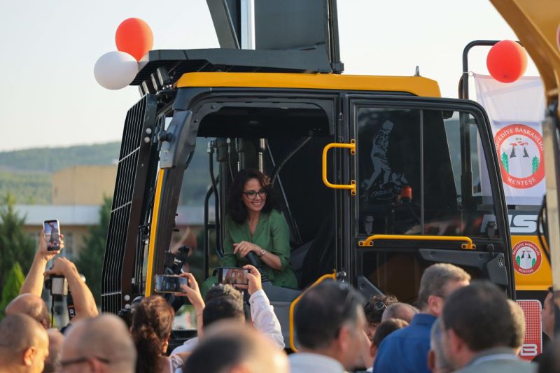Menteşe’de 12 Araç Hizmete Alındı, Yeni Park Hizmete Açıldı
