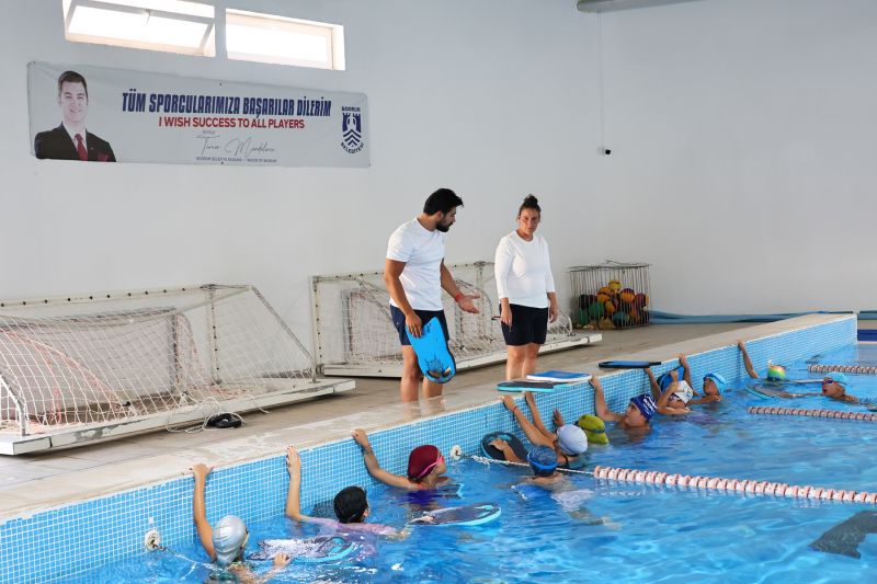 Ücretsiz Yüzme Kursları Devam Ediyor