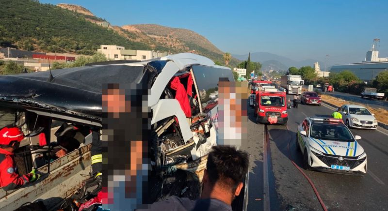 Milas Söke Yolunda Meydana Gelen Kazada 2 Kişi Hayatını Kaybetti