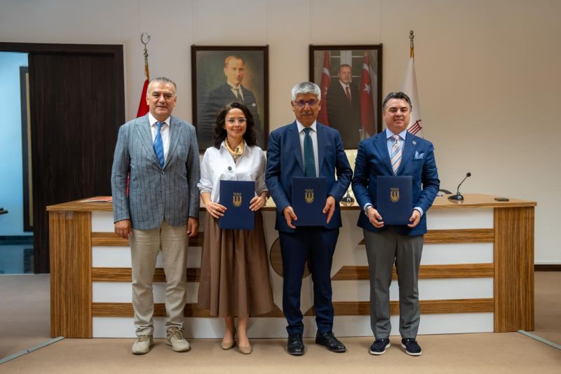 “Mahalleden Kliniğe Gülüş Yolculuğu” Projesi İçin Üçlü İş Birliği