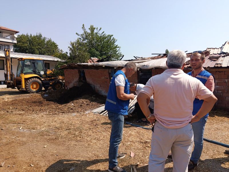 Yangında 500 Balya Kül Oldu Büyükşehir Üreticinin Yardımına Koştu