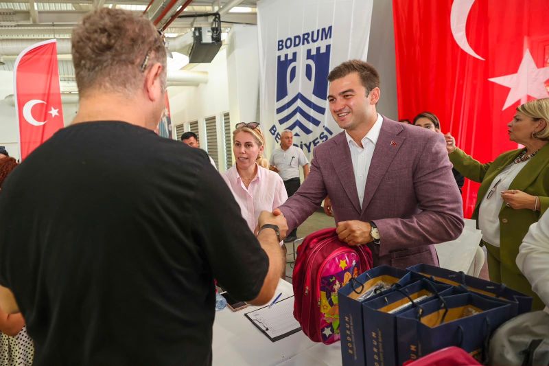 Bodrum Belediyesinden 1250 Öğrenciye Kırtasiye ve Burs Desteği