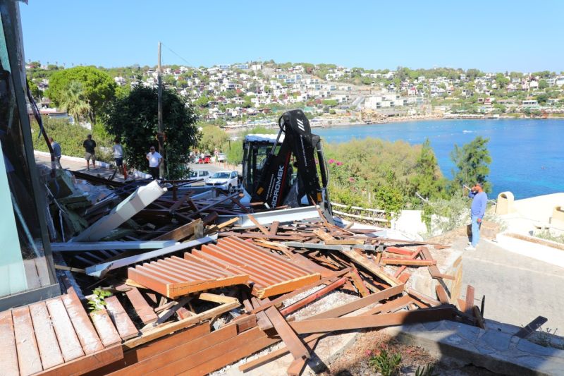 Bodrum’da Kaçak Yapılarda Yıkım Çalışmaları Sürüyor