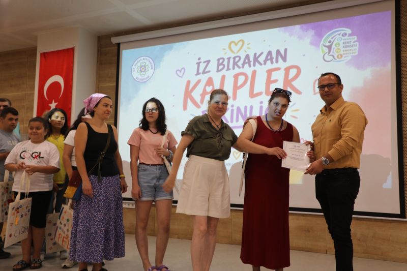 İz Bırakan Kalpler Hayallerini Tasarladı