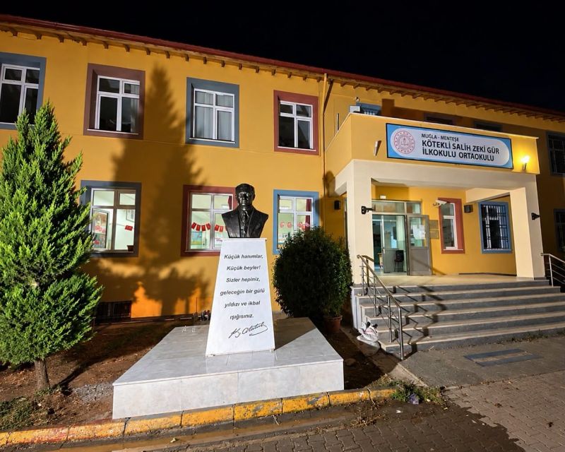 Büyükşehir’den Zarar Verilen Atatürk Büstüne Hızlı Müdahale