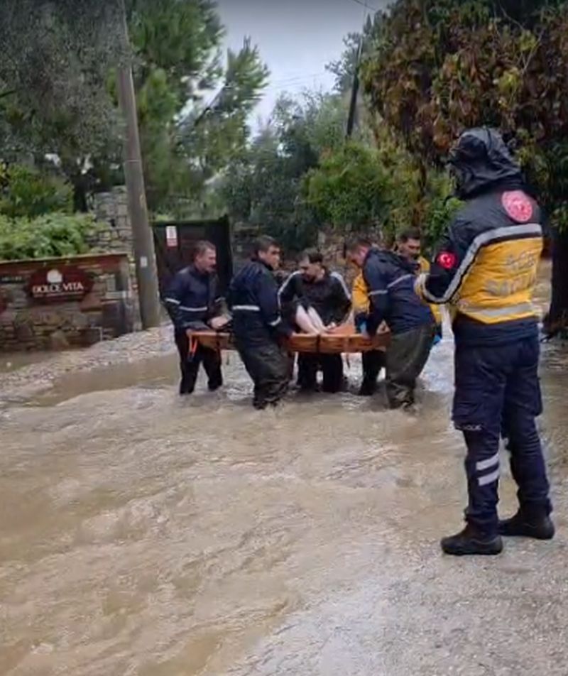 Sağanak Yağışta Evde Mahsur Kalan Kişi Ekiplerce Kurtarıldı