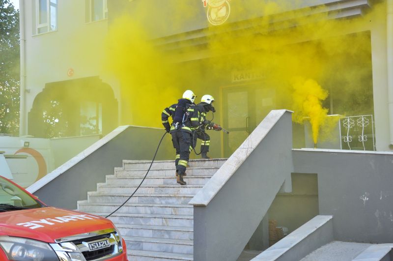 Kurtarma Ekiplerinden Okulda Ortak Tatbikat