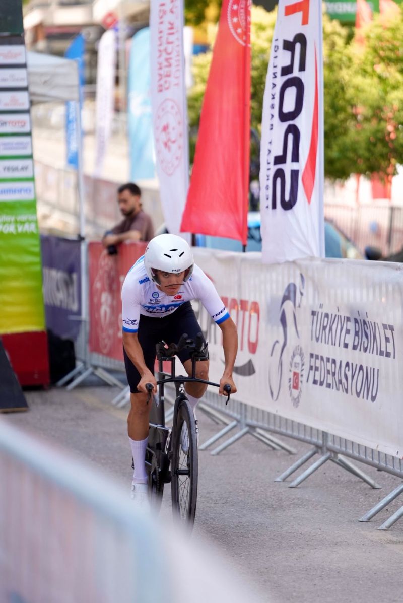 Büyükşehir’in Şampiyon Pedalı Milli Formayla Avrupa’da