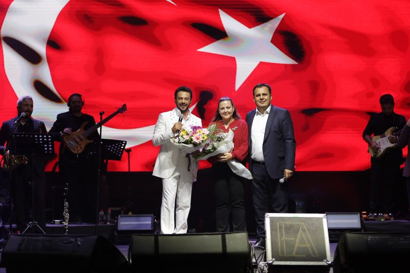 Dalaman’da Cumhuriyet Coşkusu Emre Altuğ Konseriyle Zirveye Çıktı