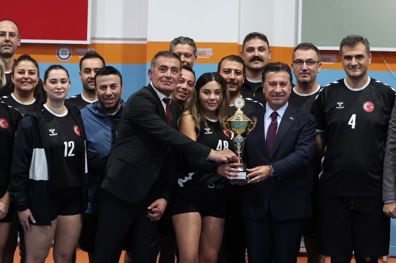 Cumhuriyet Kupası’nda Büyükşehir Personeli Sahada Buluştu